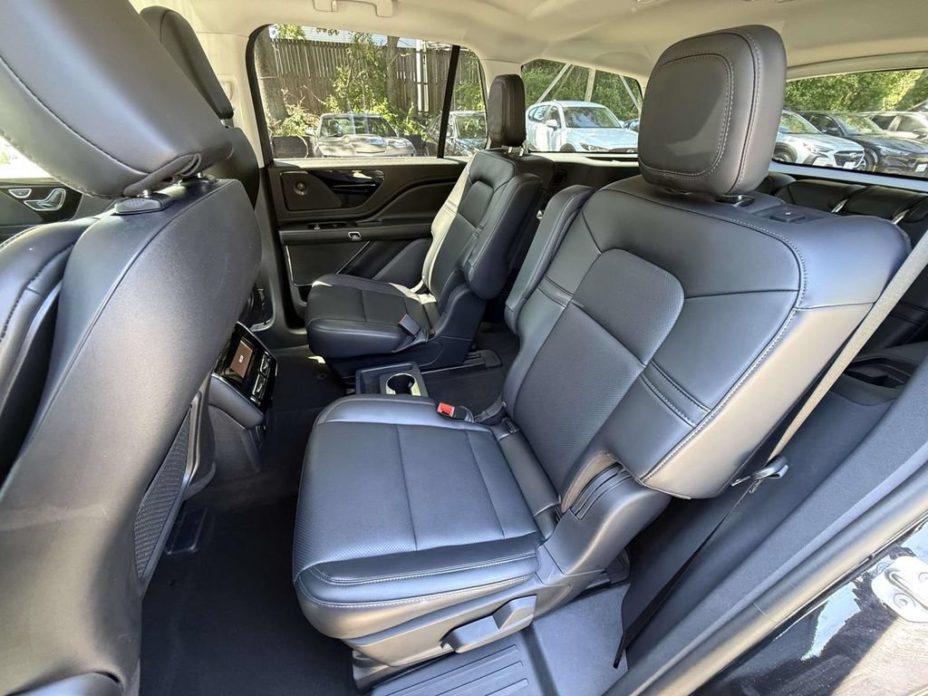 Used 2025 Lincoln Aviator AWD image 13