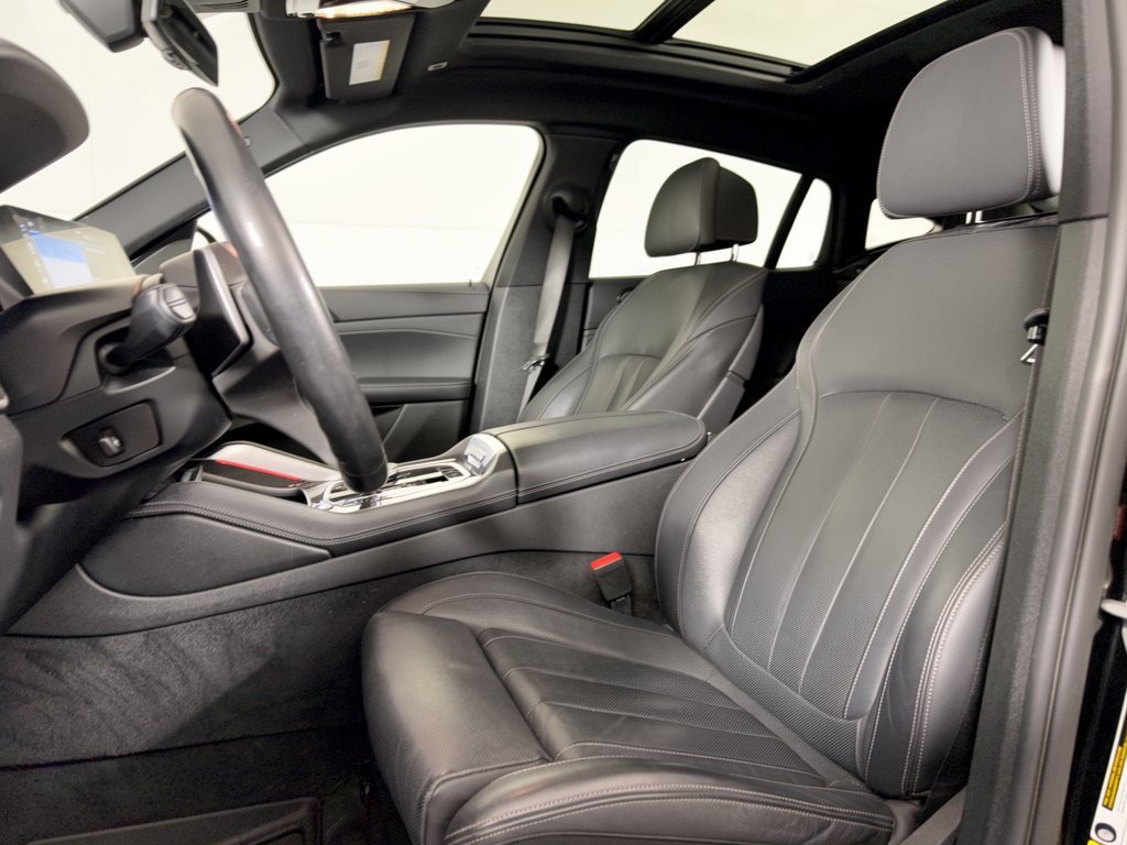 Used 2021 BMW X6 M50i AWD/4WD image 5