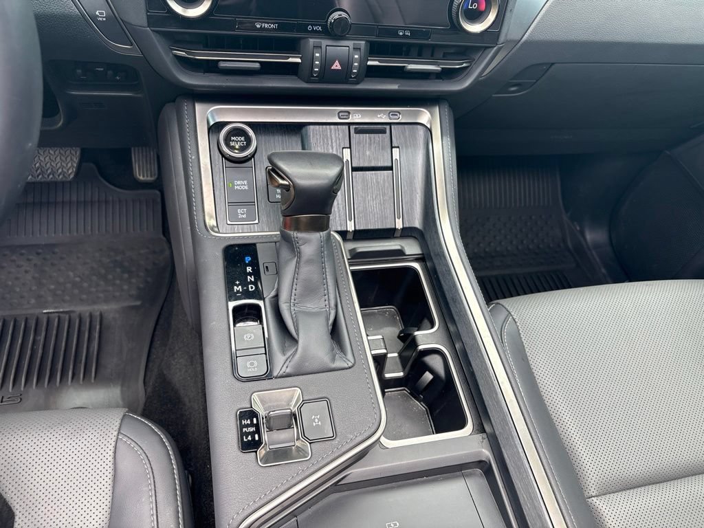 Certified 2025 Lexus GX 550 w/ Cold Area Package AWD/4WD image 17