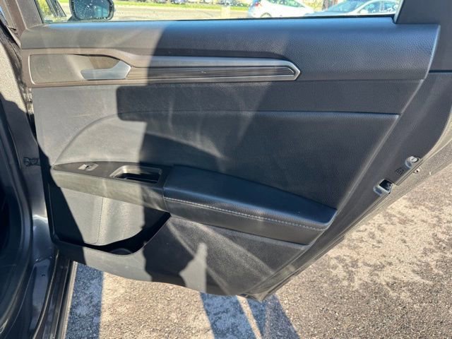 Used 2020 Ford Fusion SEL FWD image 18