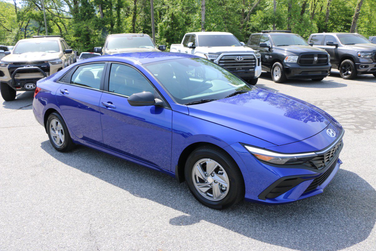 Used 2025 Hyundai Elantra Sport FWD image 10