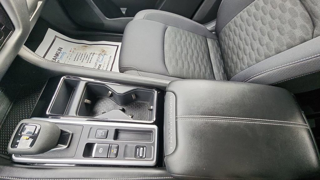 Used 2025 Nissan Pathfinder SV image 24