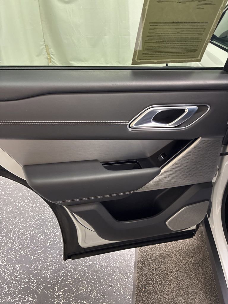 Used 2019 Land Rover Range Rover Velar R-Dynamic HSE AWD/4WD image 26