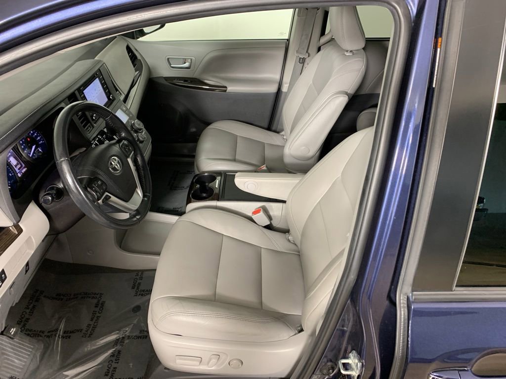 Used 2020 Toyota Sienna XLE FWD image 31