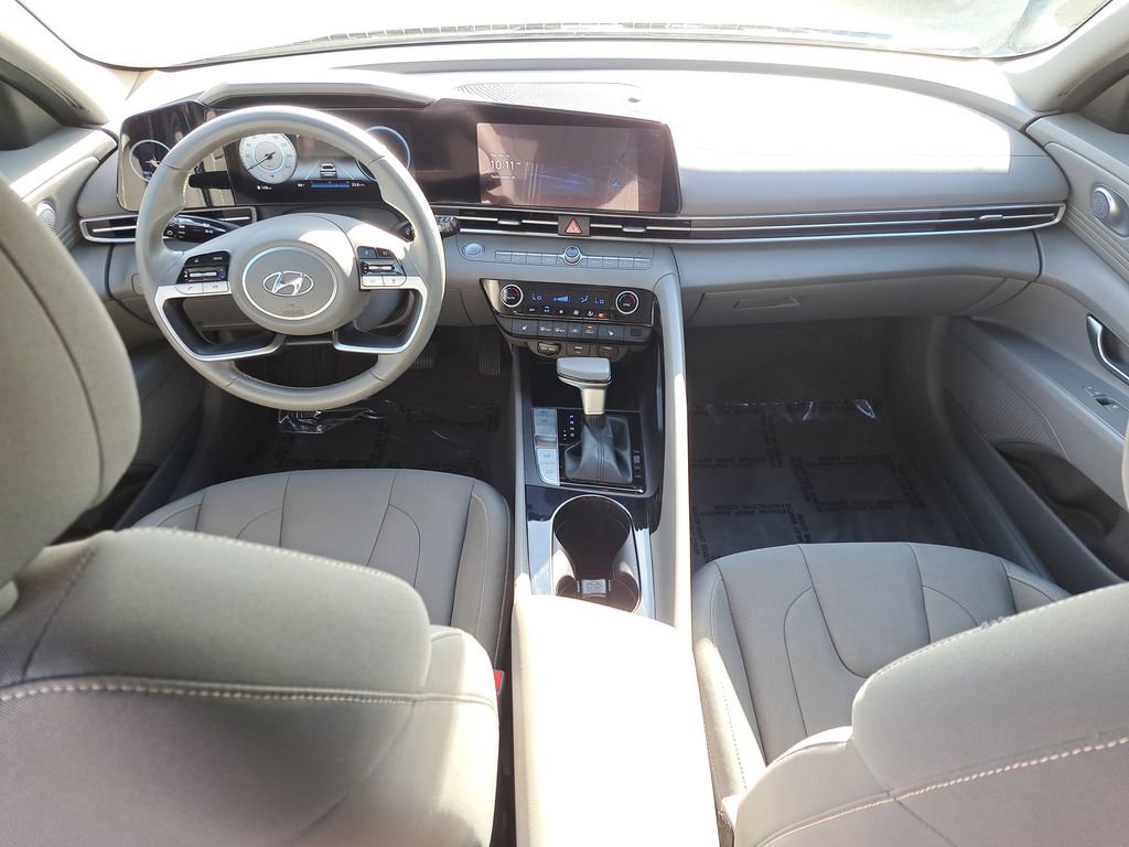 Used 2023 Hyundai Elantra SEL w/ Convenience Package image 9