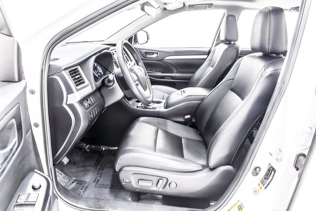 Used 2019 Toyota Highlander XLE AWD/4WD image 26