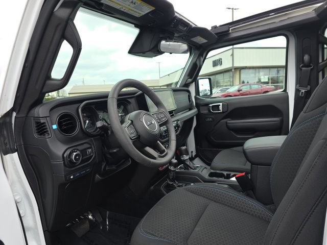 Used 2025 Jeep Wrangler Unlimited Rubicon 4xe w/ Safety Group AWD/4WD image 22