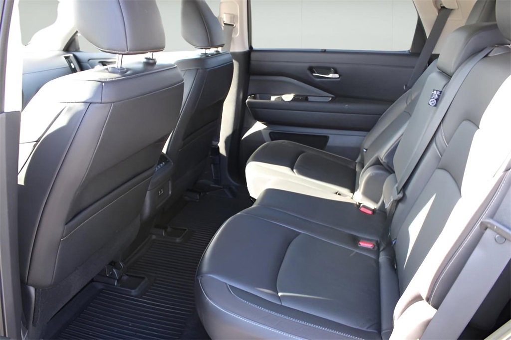 Used 2022 Nissan Pathfinder SL w/ SL Black Package image 21