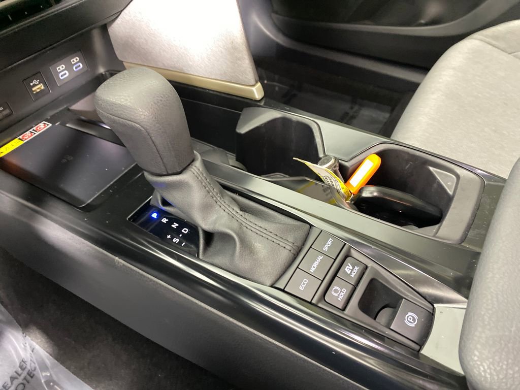 Used 2025 Toyota Camry LE w/ Convenience Package image 22