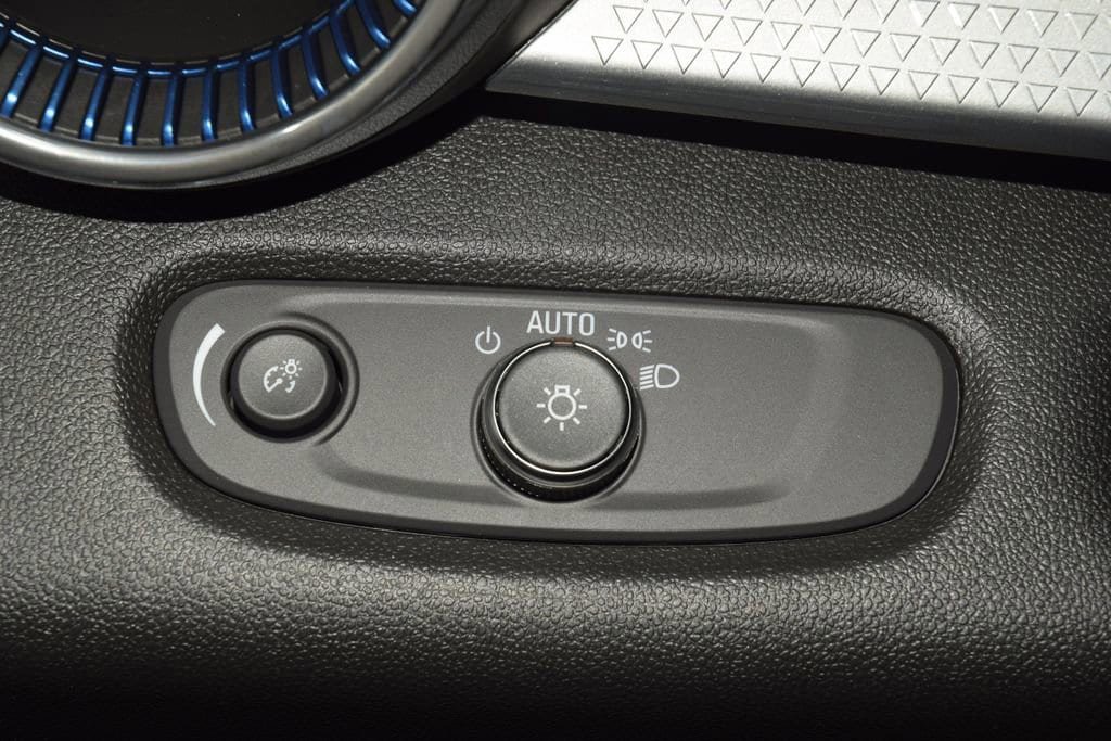 New 2026 Chevrolet Trax LT w/ Sunroof Package FWD image 33