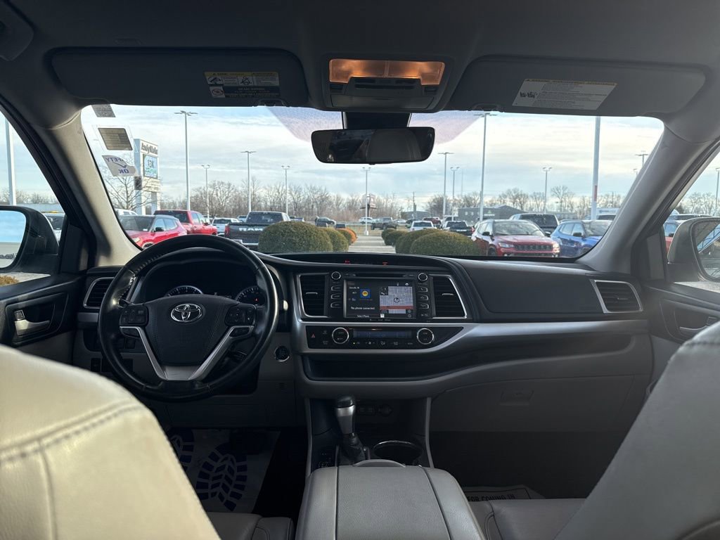 Used 2018 Toyota Highlander XLE image 16