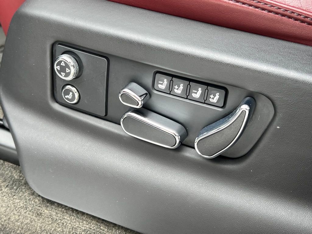 Certified 2023 Bentley Bentayga Extended Wheelbase AWD/4WD image 39