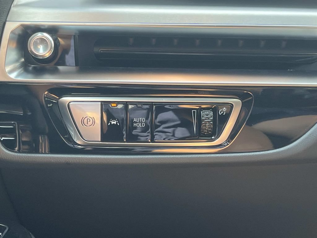 New 2027 Cadillac Lyriq Premium Luxury AWD/4WD image 31