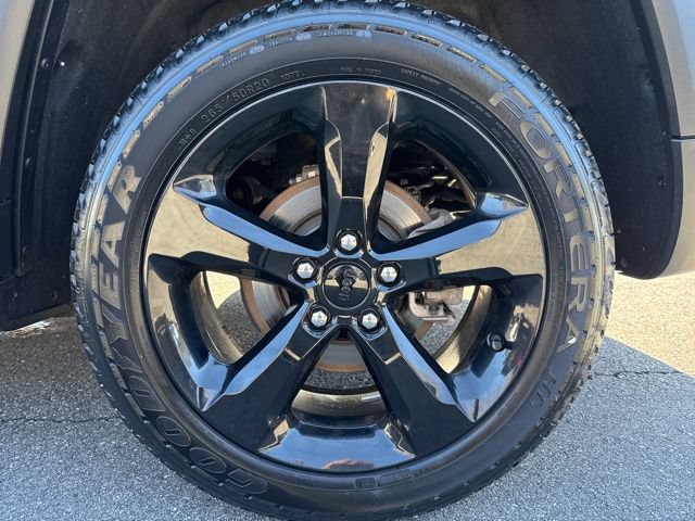 Used 2023 Jeep Grand Cherokee Altitude AWD/4WD image 9