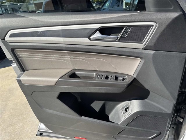 Certified 2022 Volkswagen Atlas Cross Sport SEL R-Line image 15