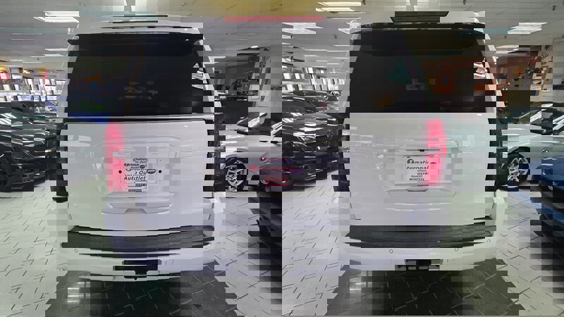 Used 2019 Chevrolet Tahoe 4WD w/ Enhanced Driver Alert Package image 7