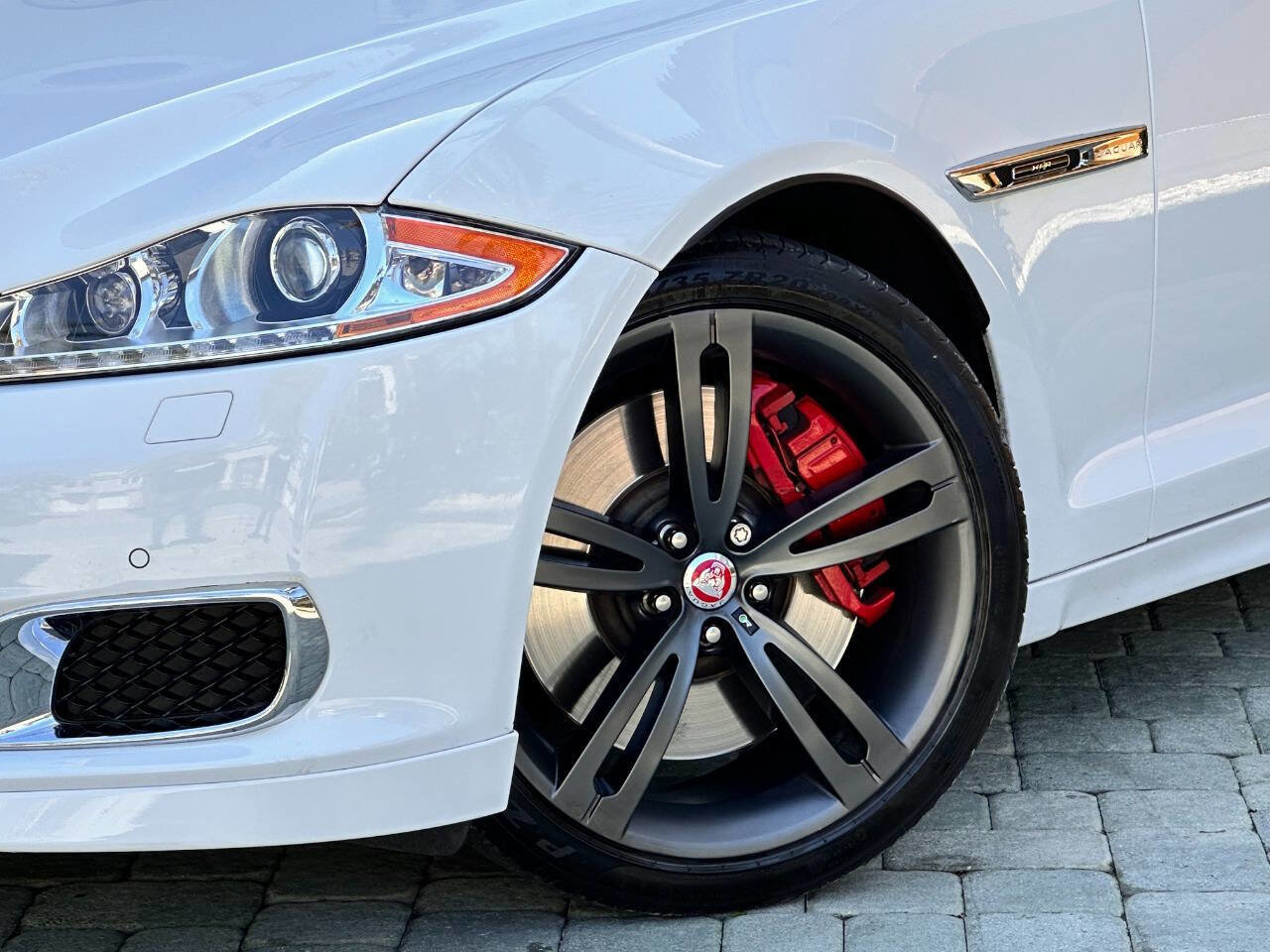 Used 2015 Jaguar XJ R LWB image 3