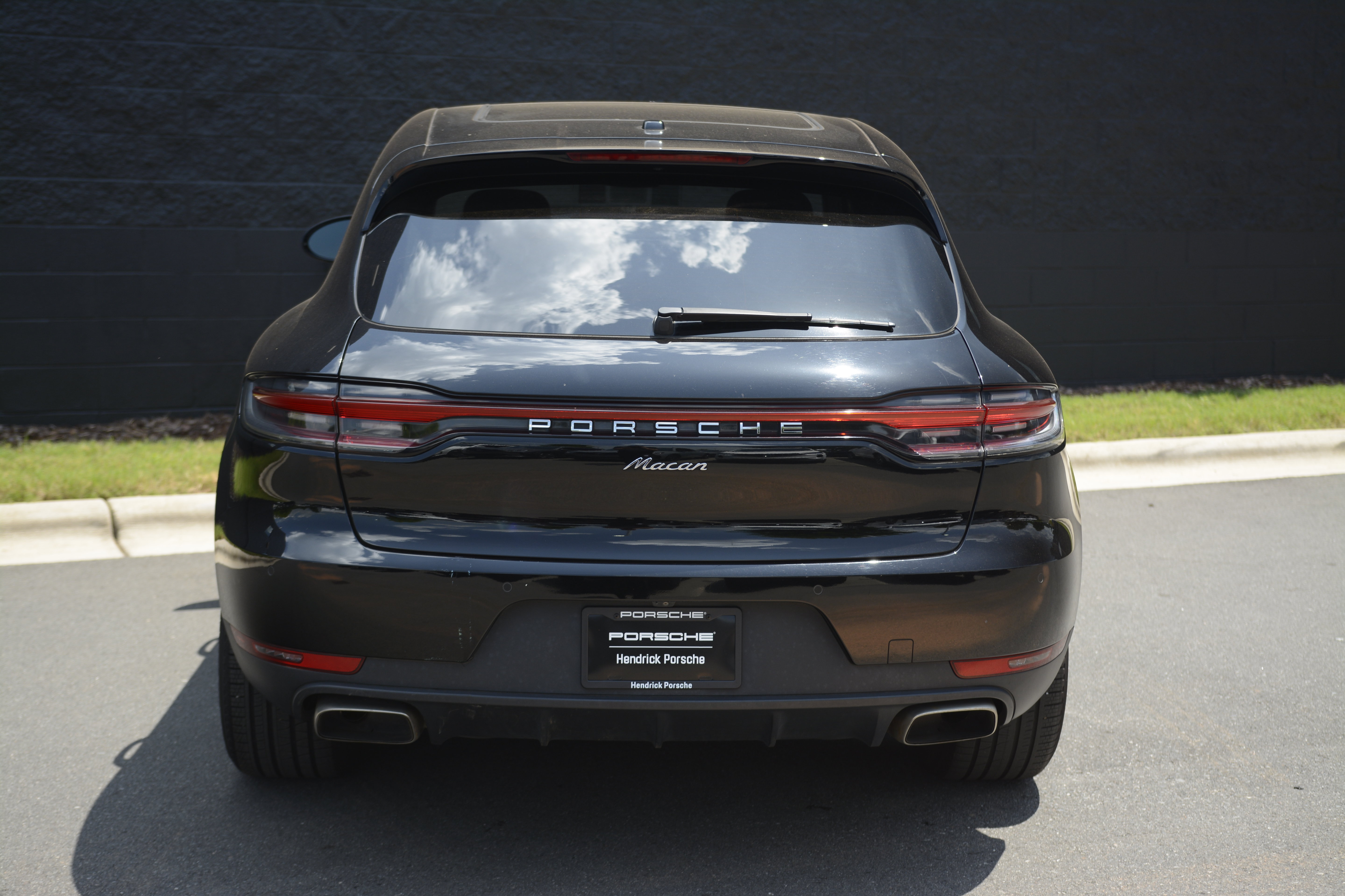 Certified 2019 Porsche Macan AWD/4WD image 6