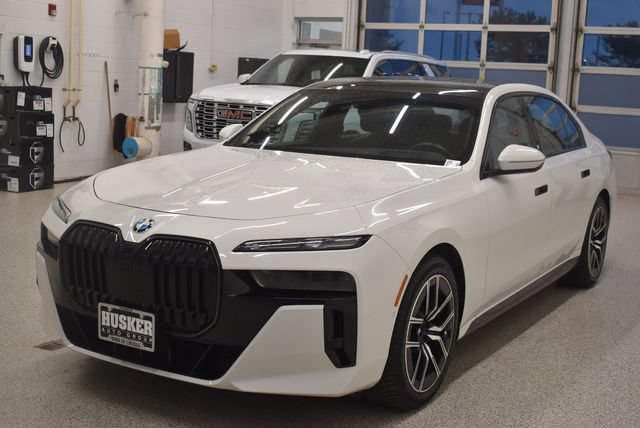 Used 2024 BMW 740i xDrive w/ Executive Package AWD/4WD image 9