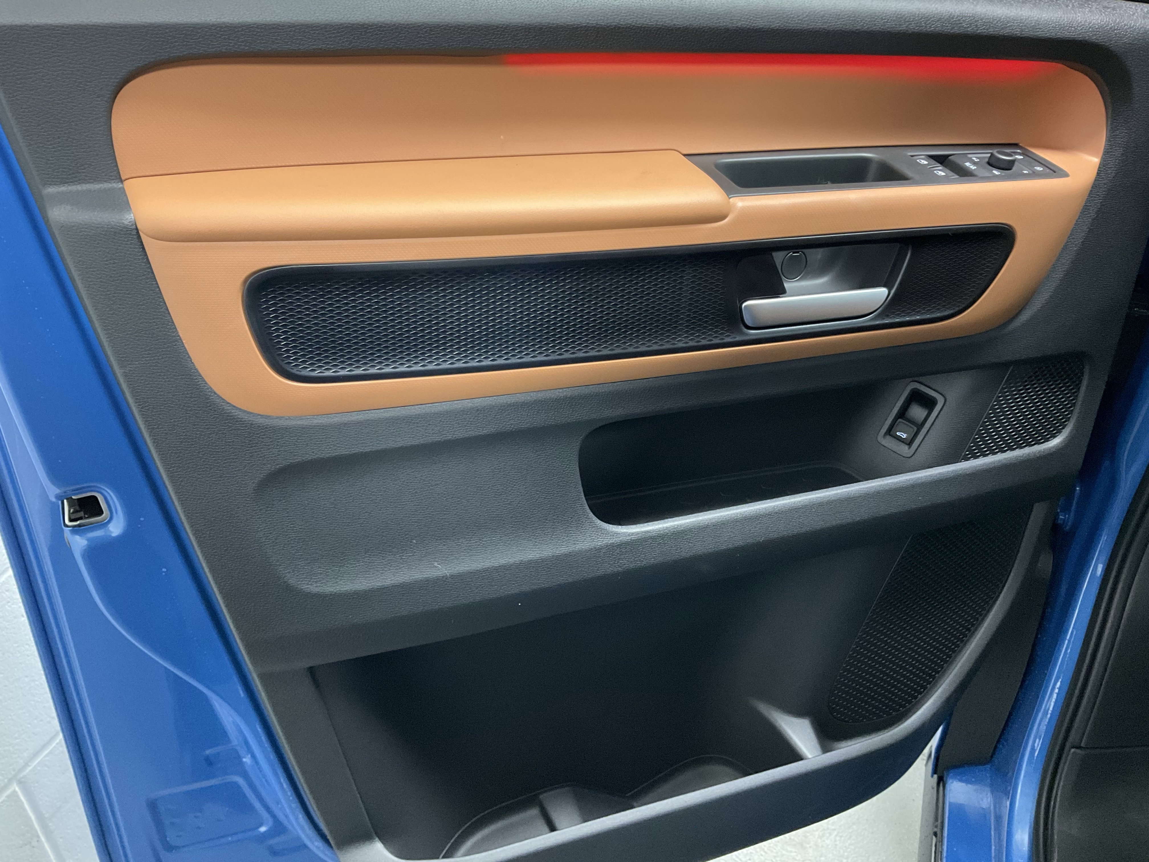 New 2025 Volkswagen ID. Buzz Pro S RWD image 15