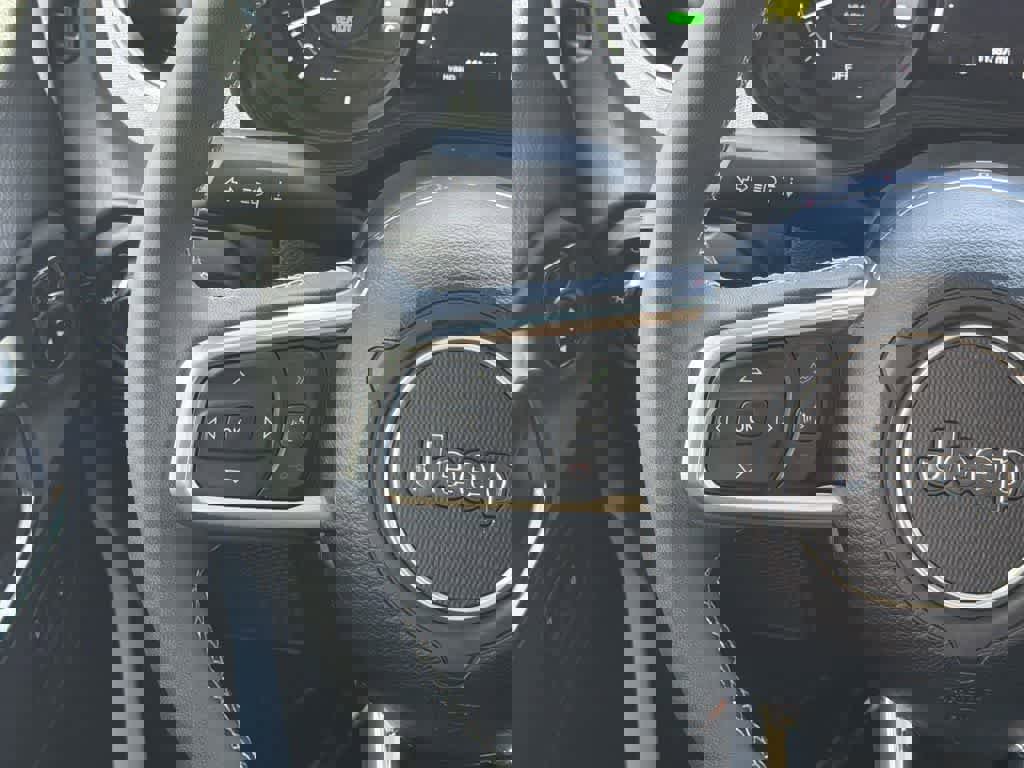 Used 2025 Jeep Wrangler Sahara image 13