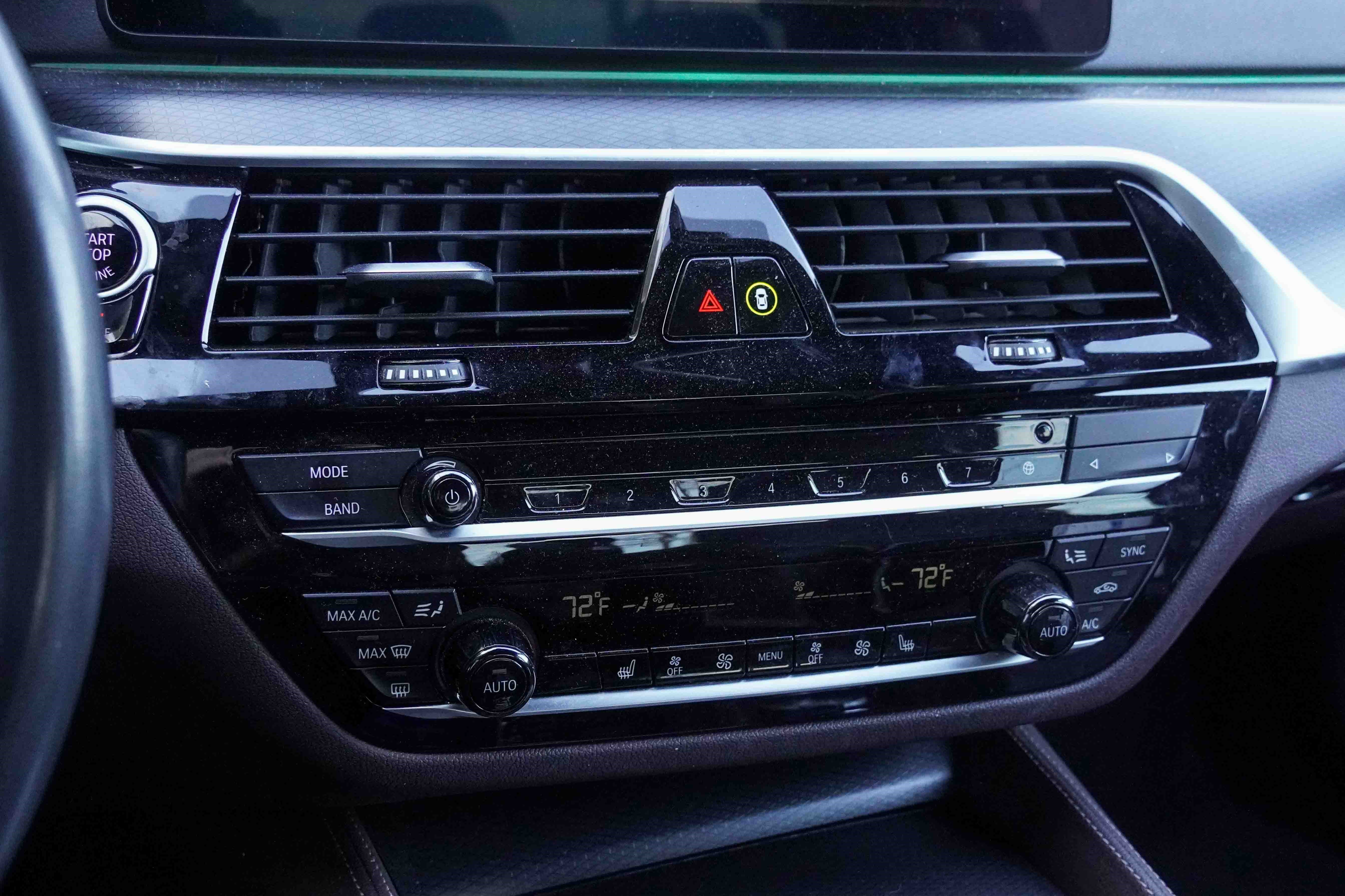 Certified 2022 BMW M550i xDrive w/ Executive Package image 29