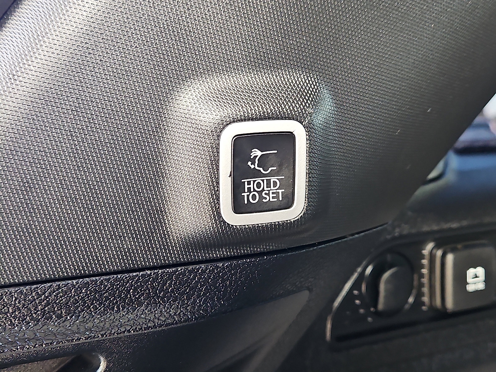 Used 2024 Jeep Grand Cherokee Altitude image 7