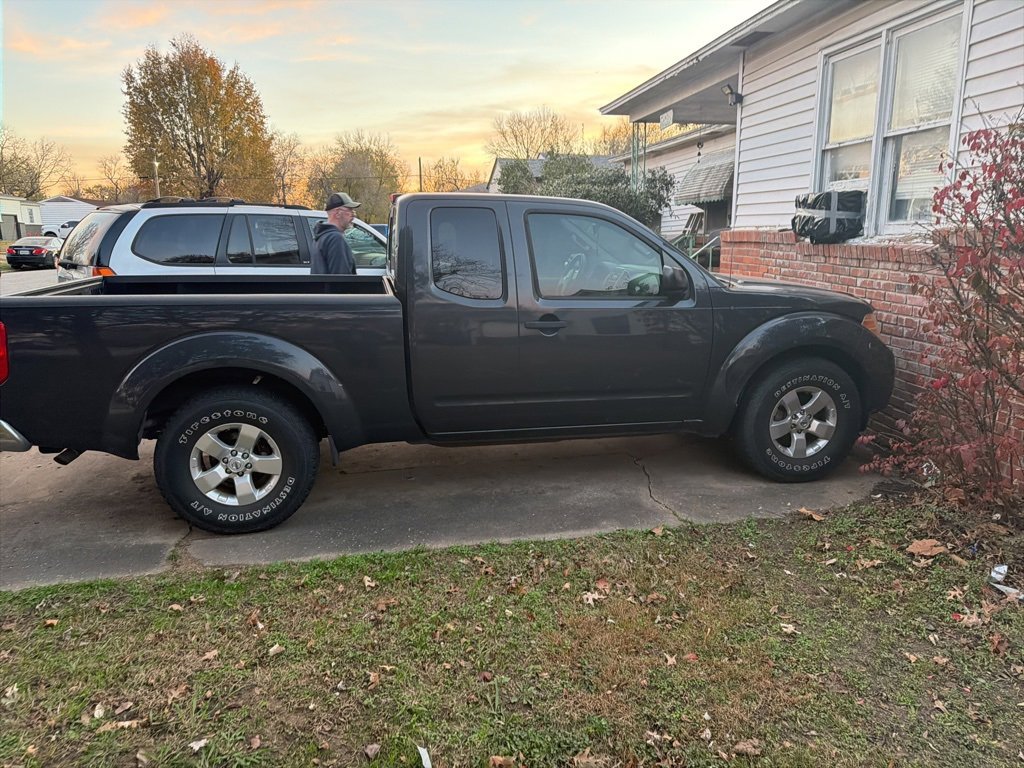 Used 2012 Nissan Frontier SV image 5