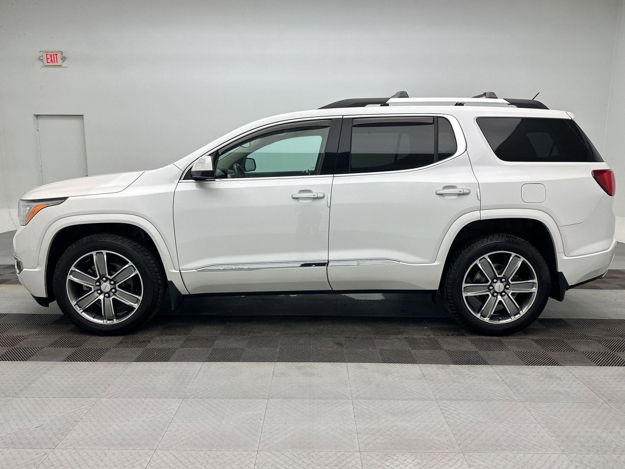 Used 2017 GMC Acadia Denali w/ Technology Package video 2