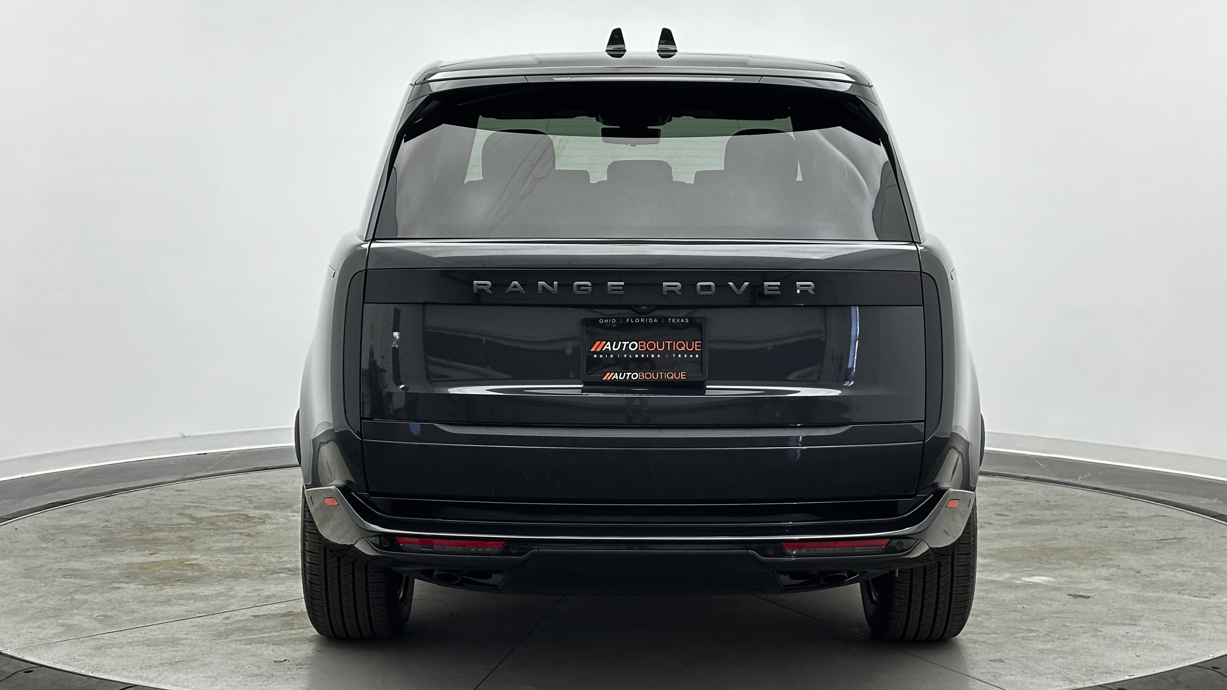 Used 2025 Land Rover Range Rover Long Wheelbase SE image 10