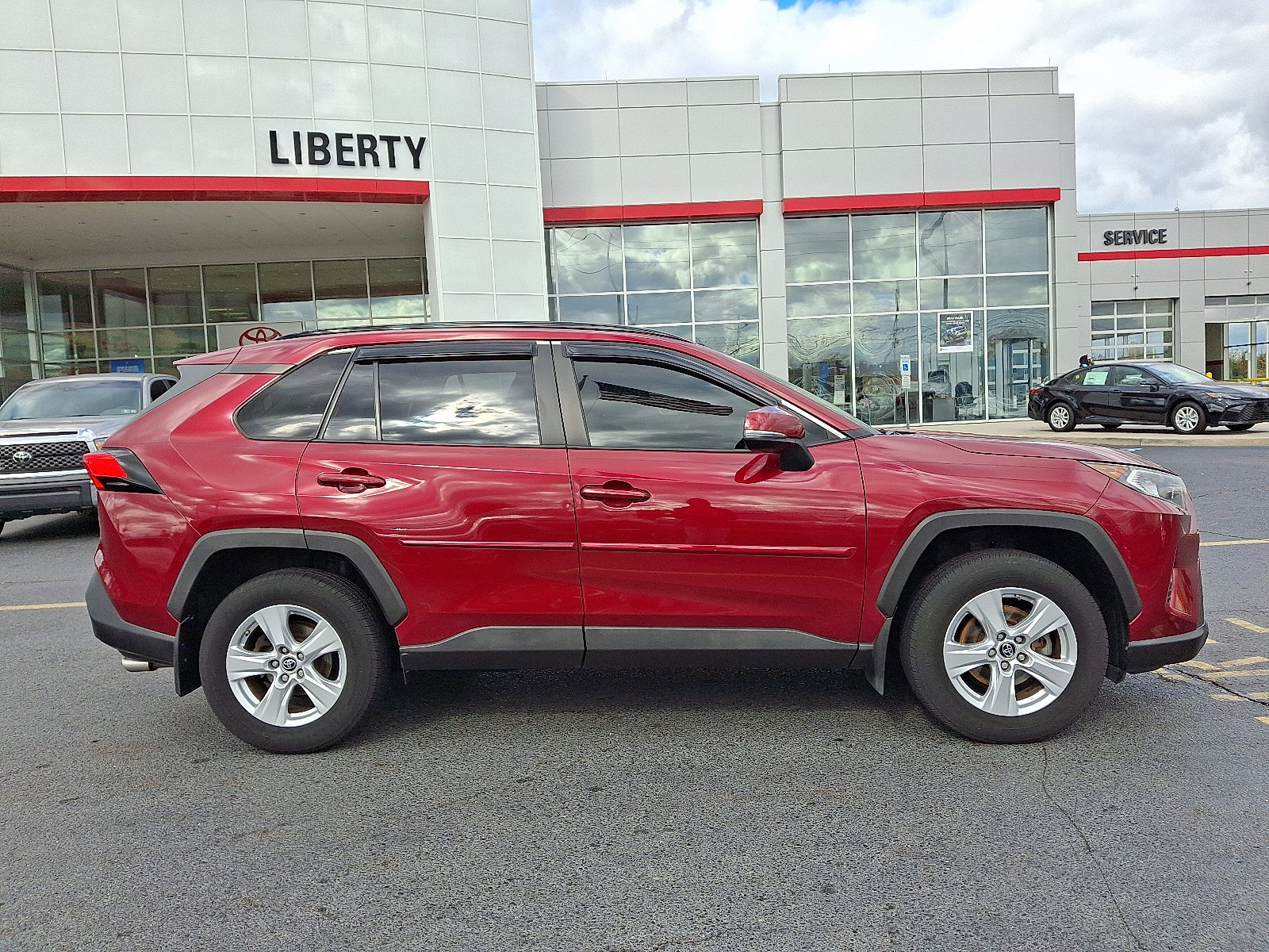 Used 2019 Toyota RAV4 XLE image 7