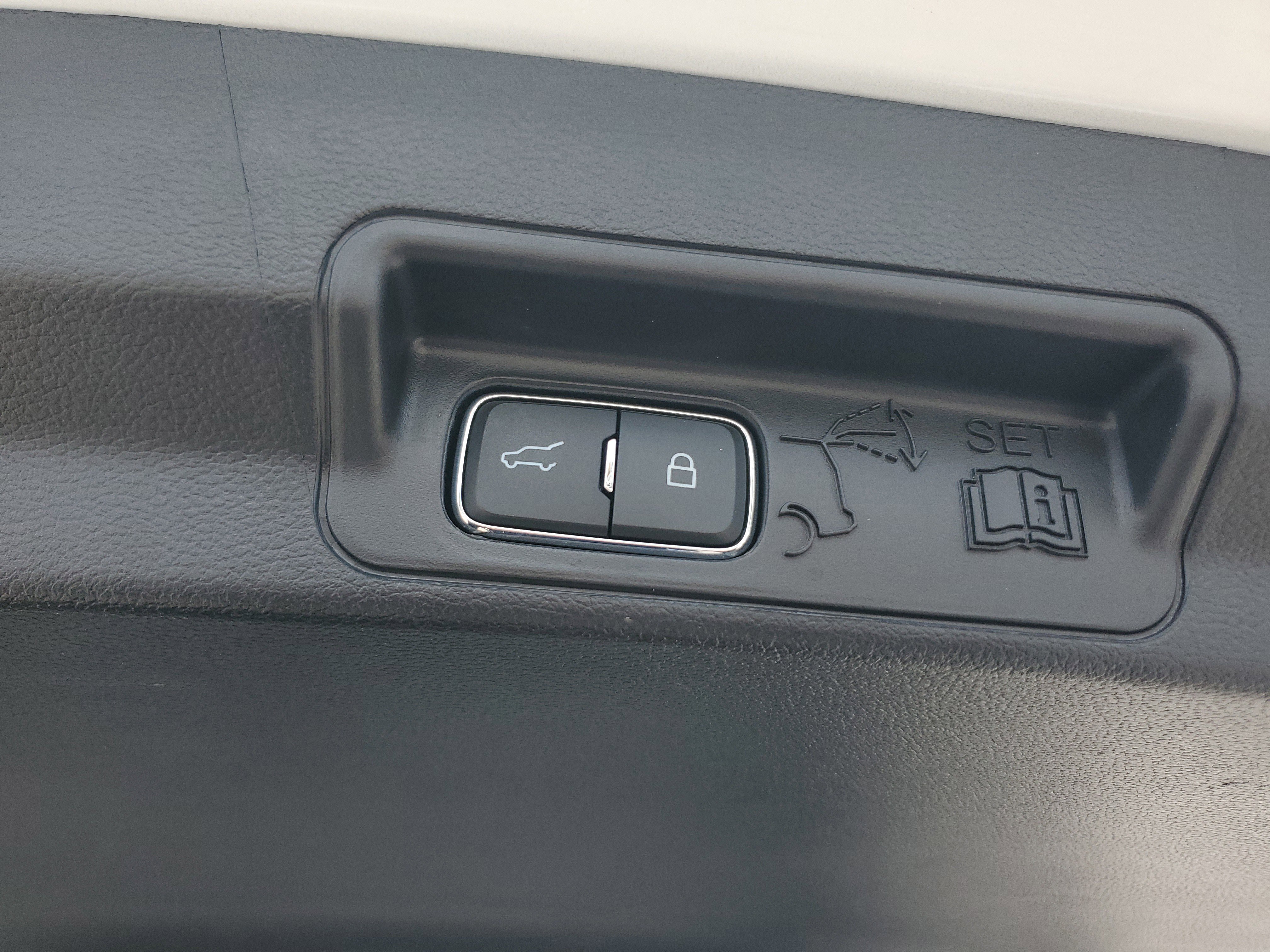 Used 2025 Ford Explorer ST-Line w/ Premium Package image 16