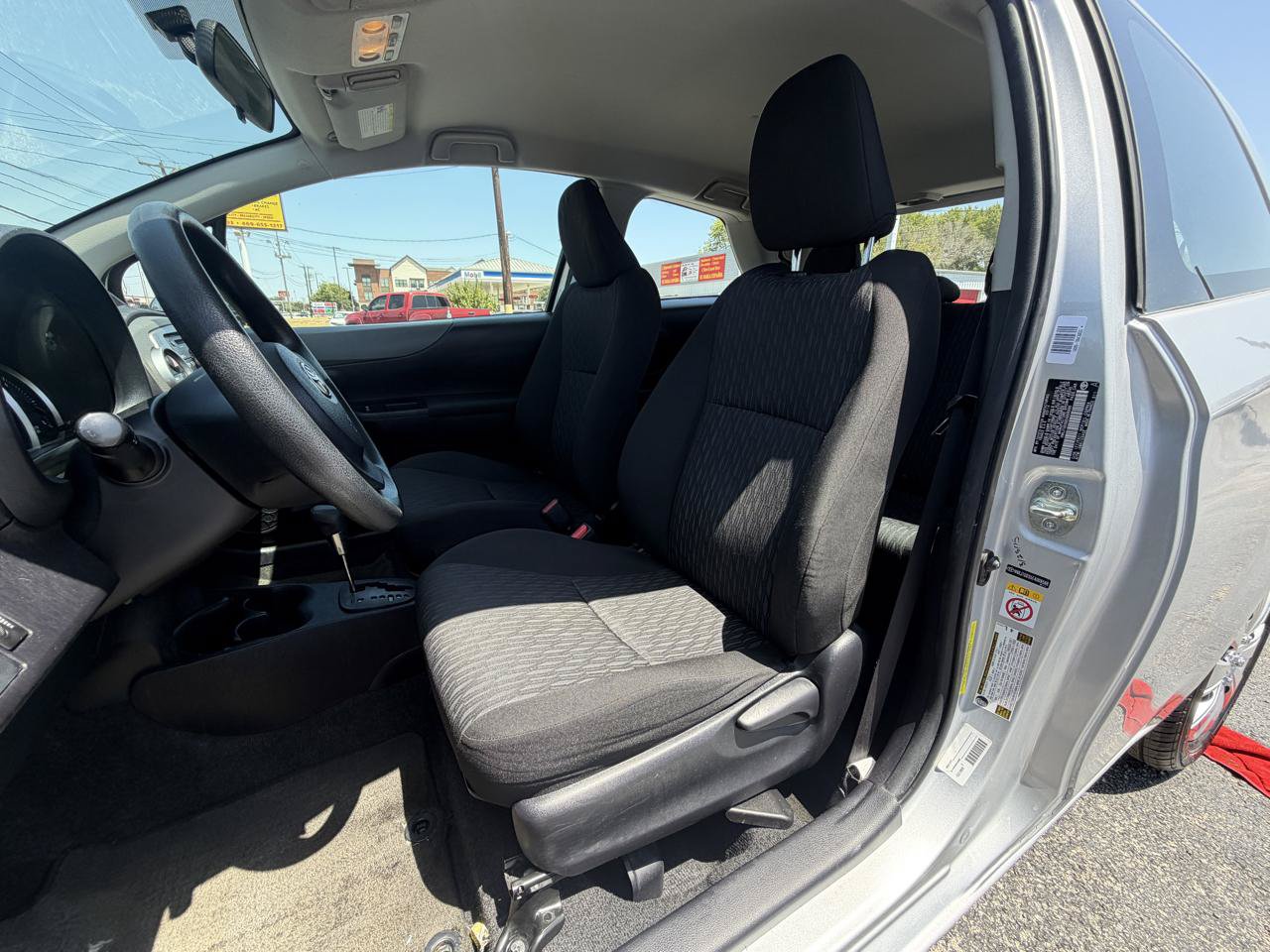 Used 2014 Toyota Yaris L FWD image 10