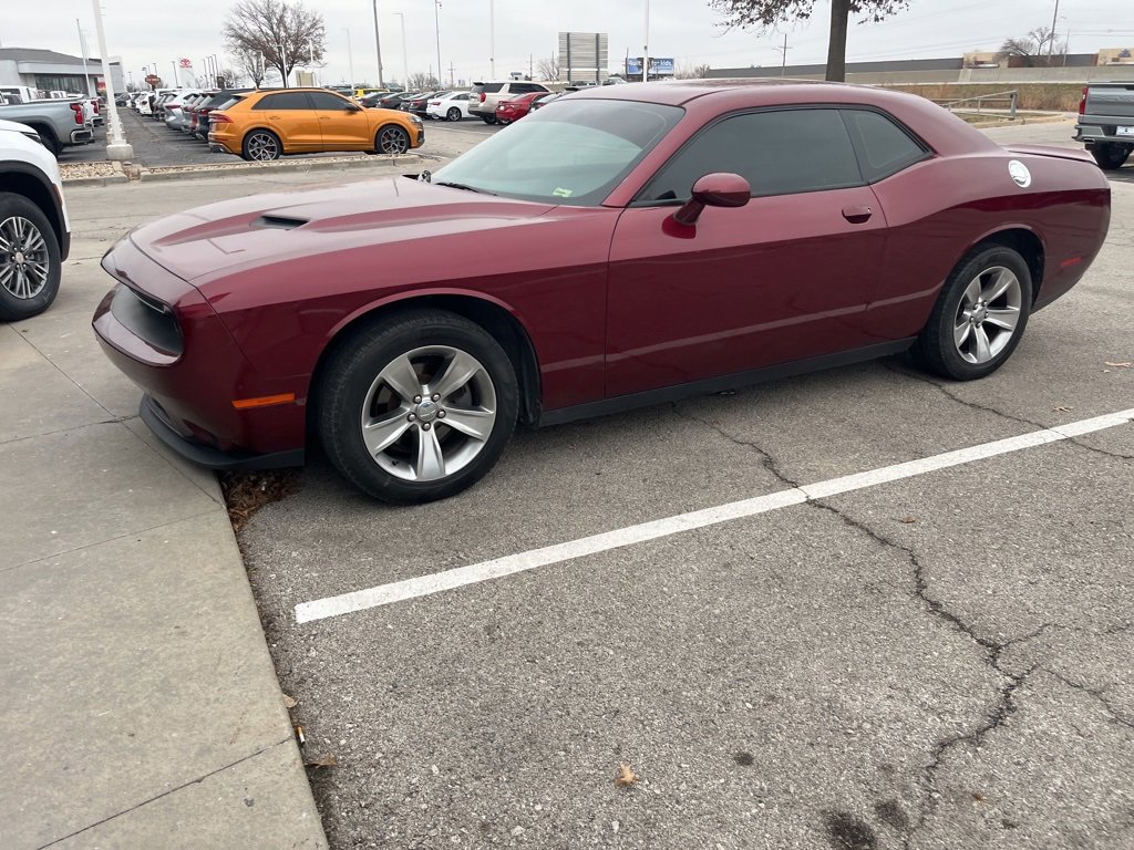 Used 2018 Dodge Challenger SXT image 4