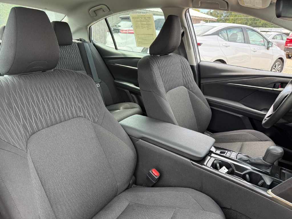 Used 2025 Toyota Camry LE FWD image 19