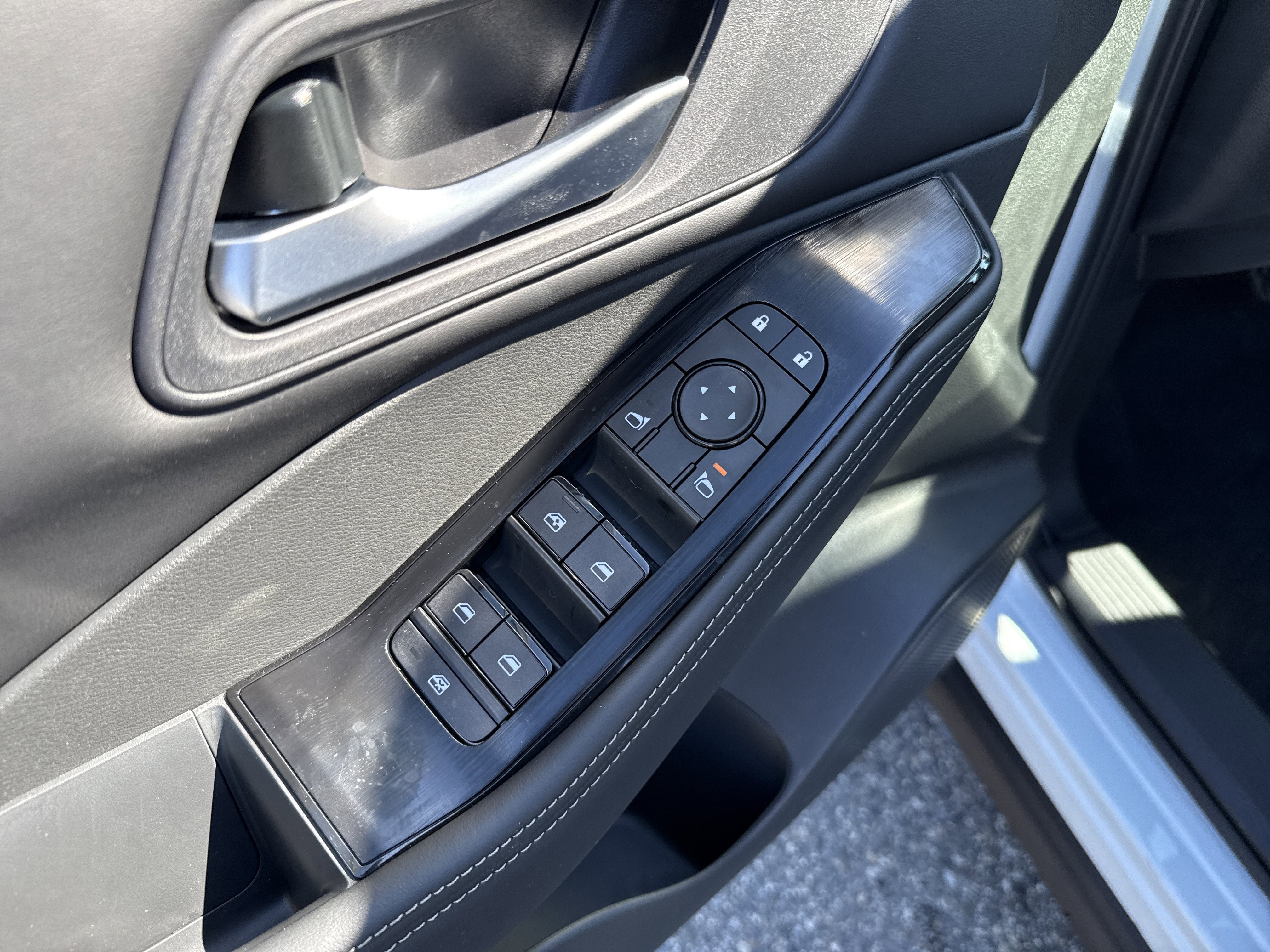 New 2026 Nissan Rogue SV AWD/4WD image 18