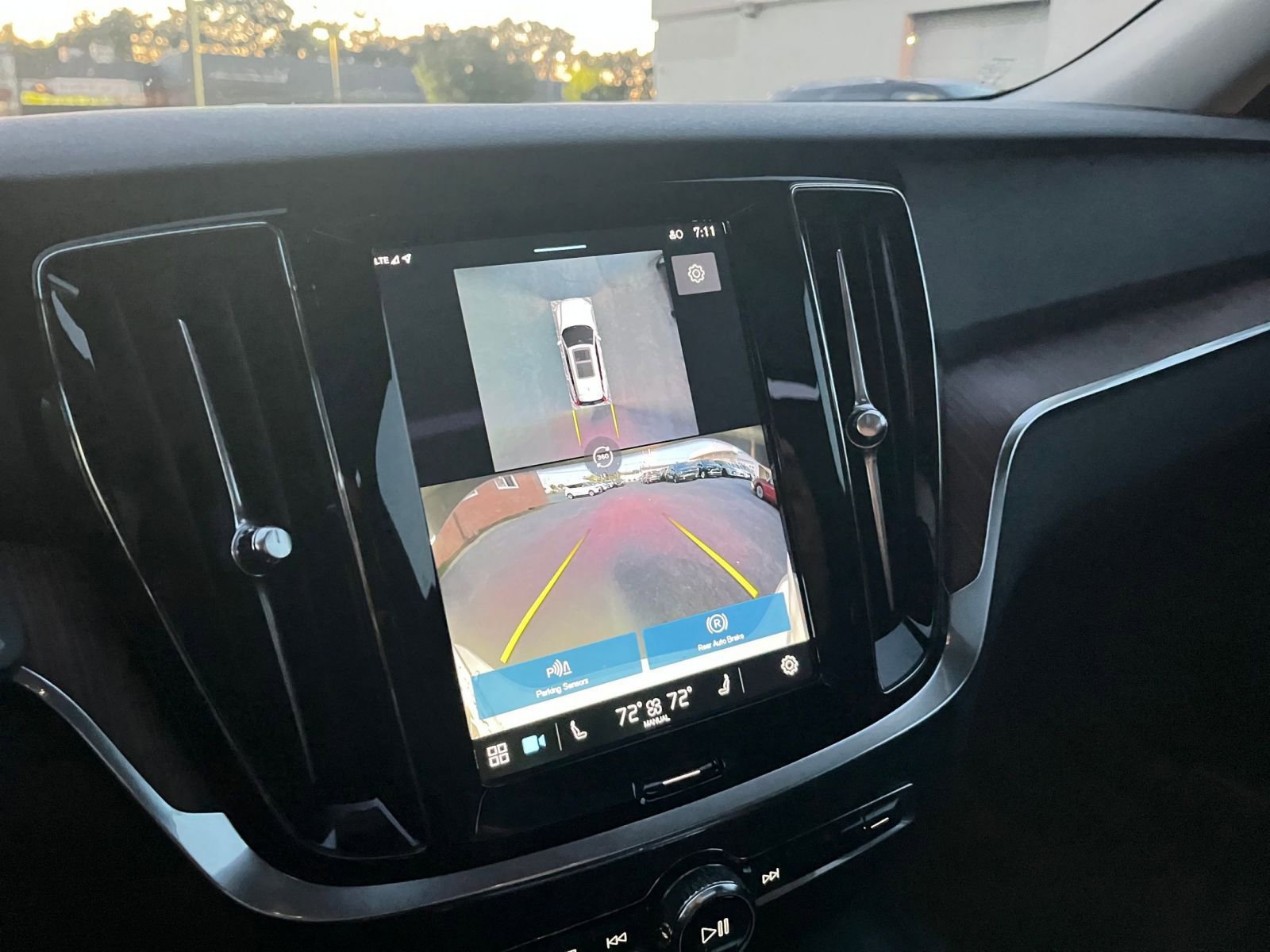 Used 2025 Volvo V60 B5 Cross Country Plus image 17