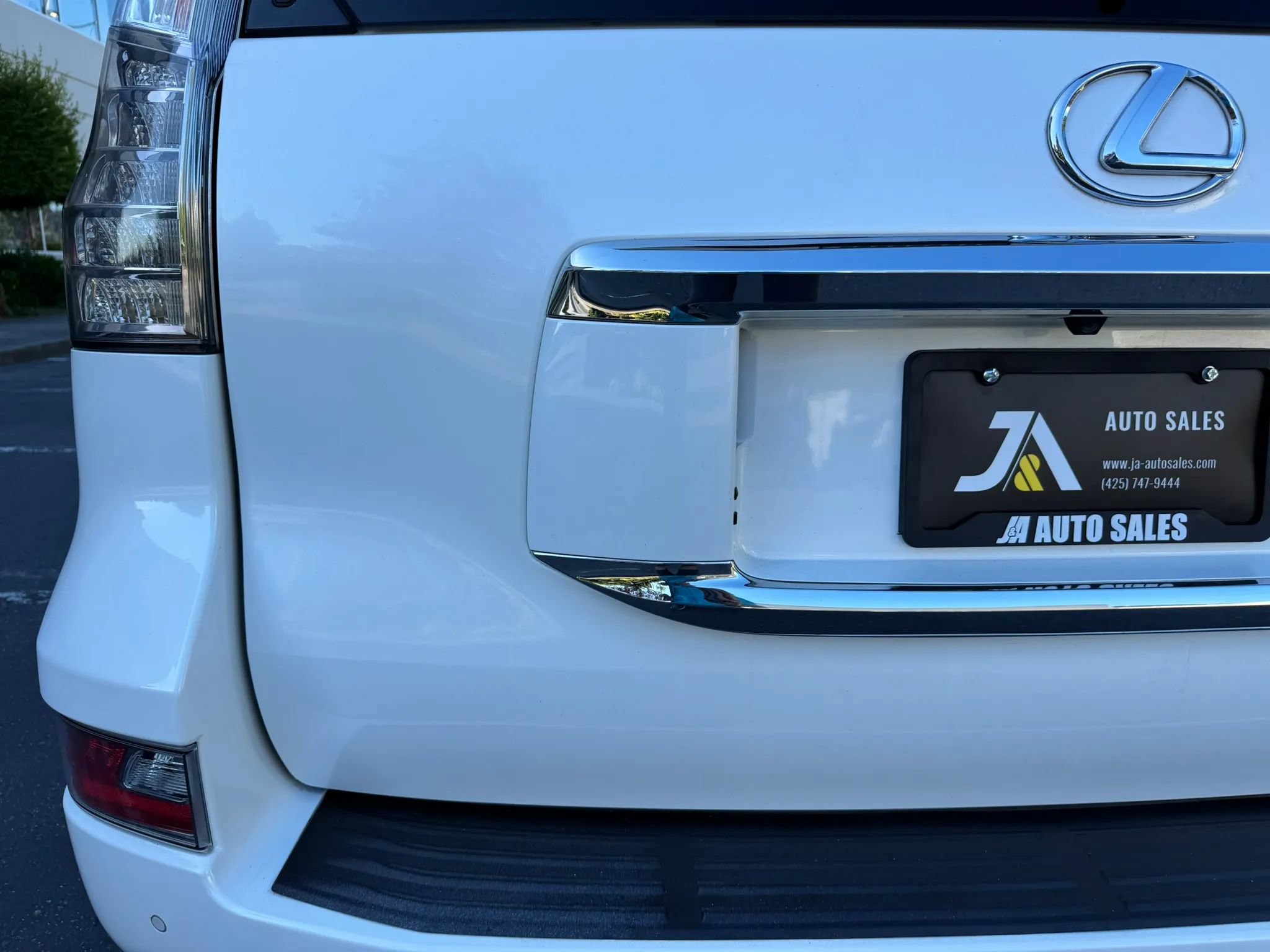 Used 2016 Lexus GX 460 w/ Premium Package AWD/4WD image 14