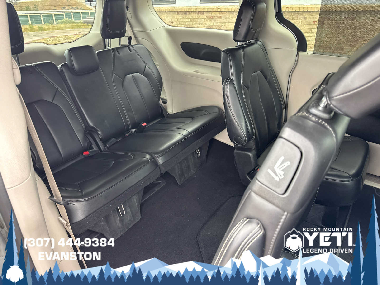 Used 2023 Chrysler Pacifica Touring-L FWD image 15