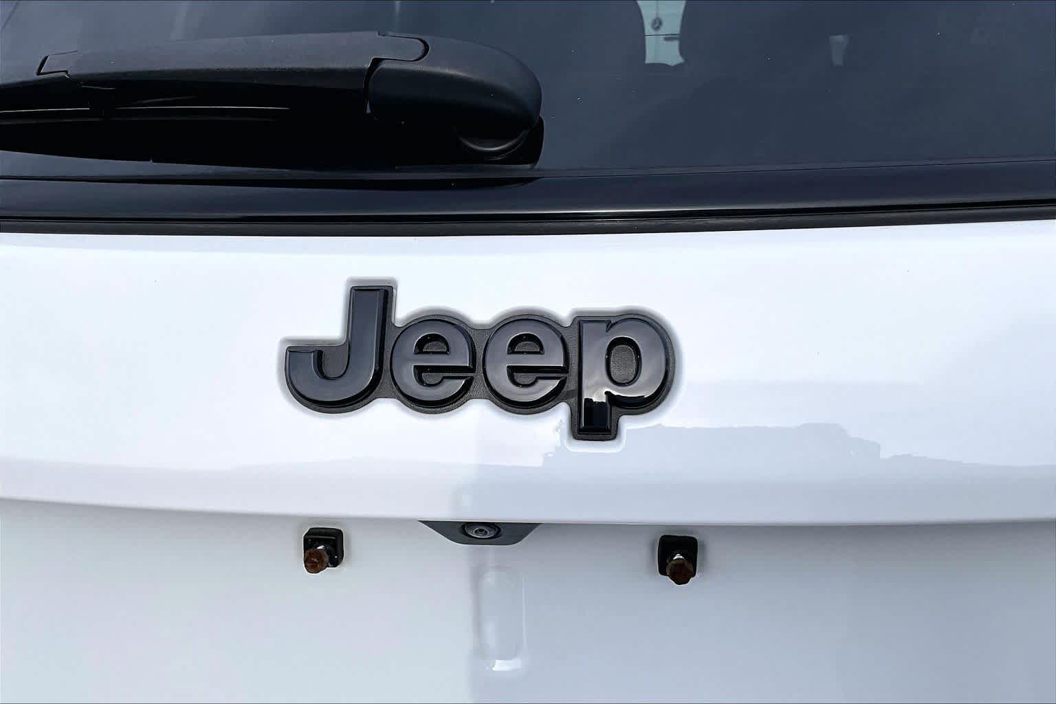 Used 2023 Jeep Compass Latitude w/ Sun and Sound Group AWD/4WD image 9