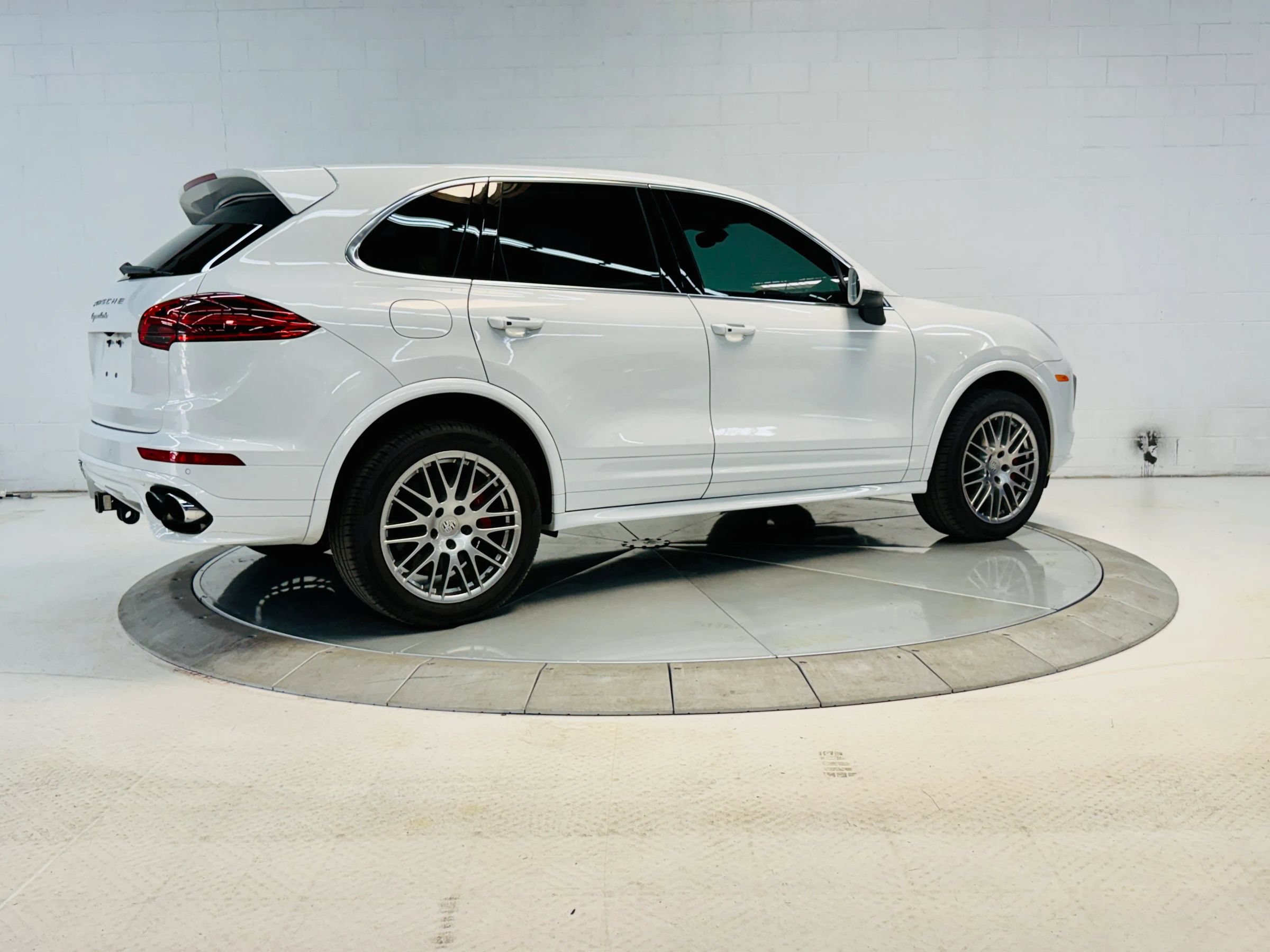 Used 2016 Porsche Cayenne AWD/4WD image 10