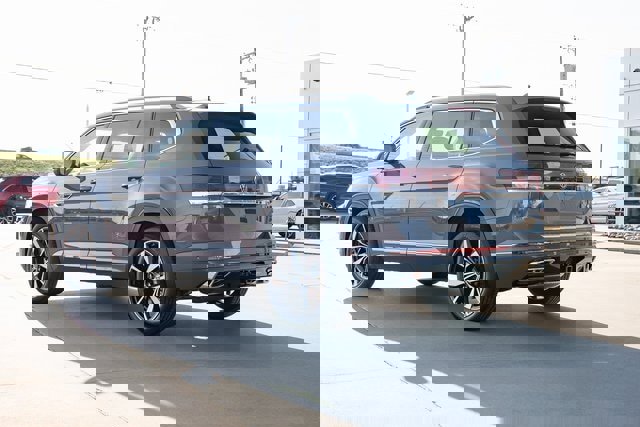 New 2025 Volkswagen Atlas SEL Premium R-Line image 4
