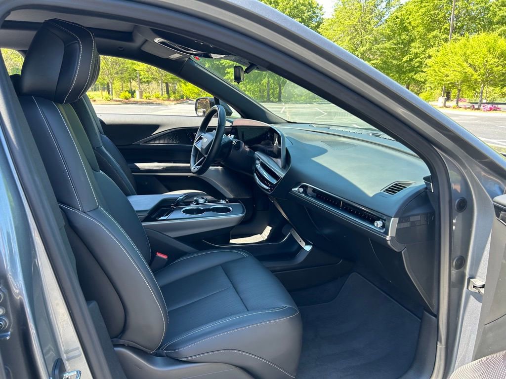 Used 2023 Cadillac Lyriq 2WD image 43