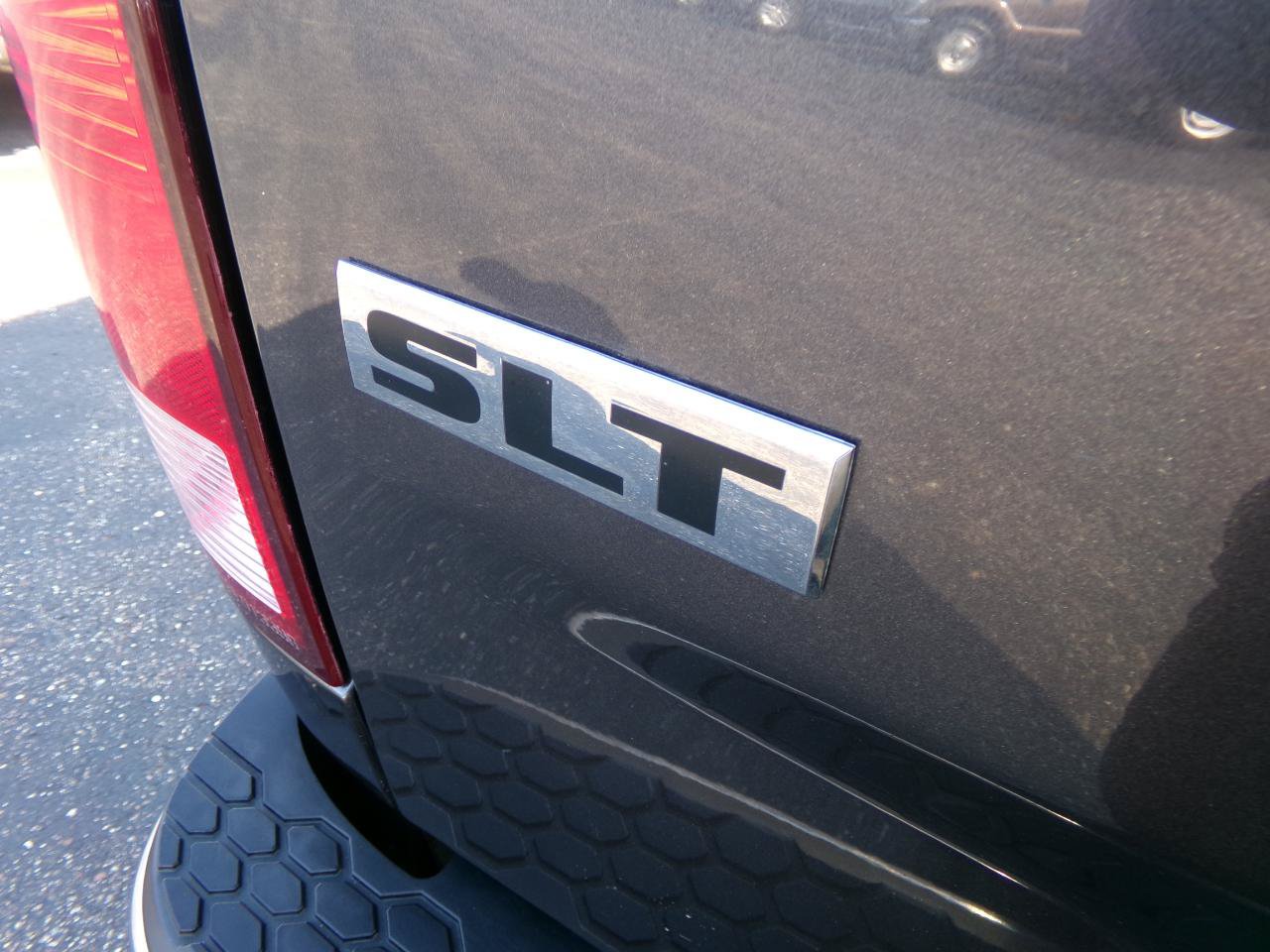 Used 2017 RAM 1500 Classic SLT w/ SLT Plus D←cor Group AWD/4WD image 9