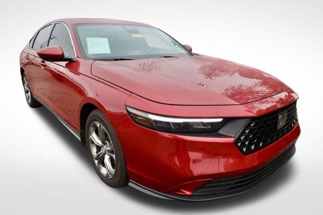 Used 2024 Honda Accord EX image 2