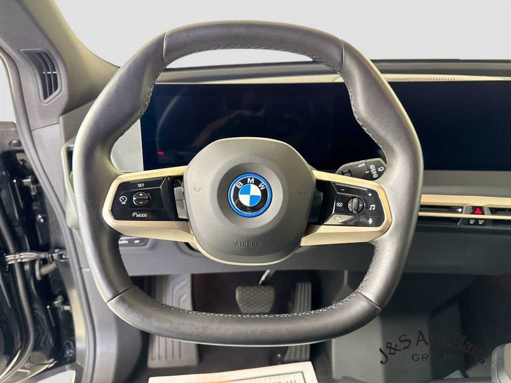 Used 2024 BMW iX xDrive50 w/ Premium Package AWD/4WD image 12