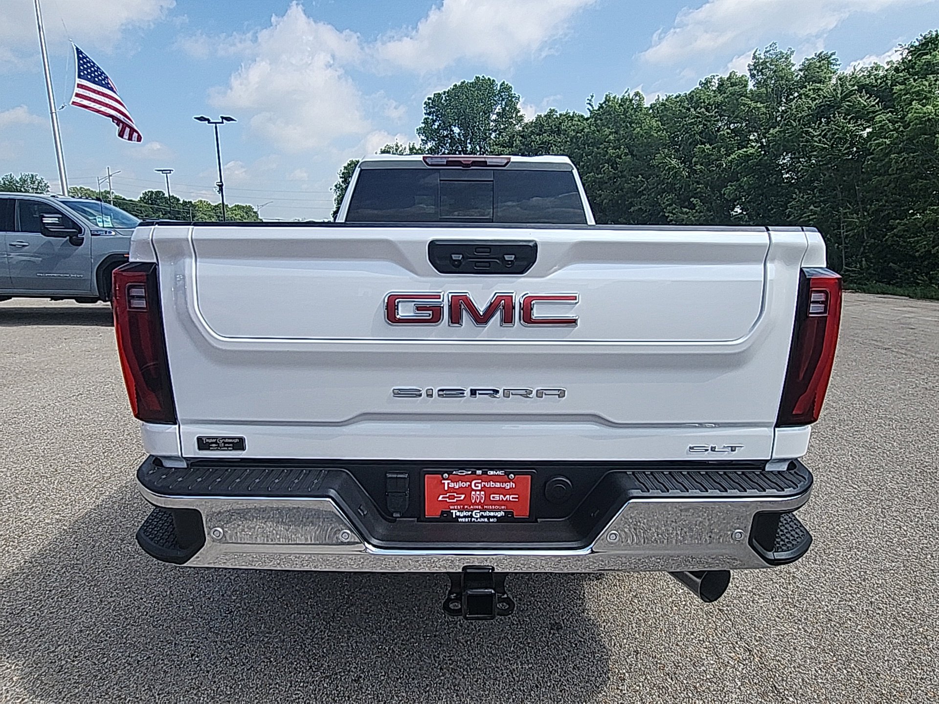 New 2025 GMC Sierra 2500 SLT w/ SLT Convenience Package image 7