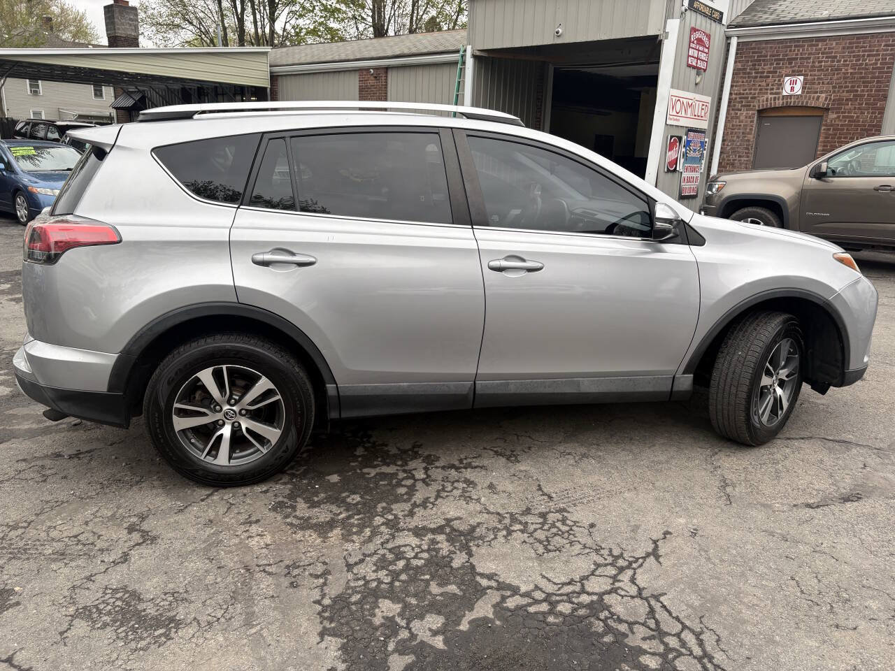 Used 2016 Toyota RAV4 XLE AWD/4WD image 8