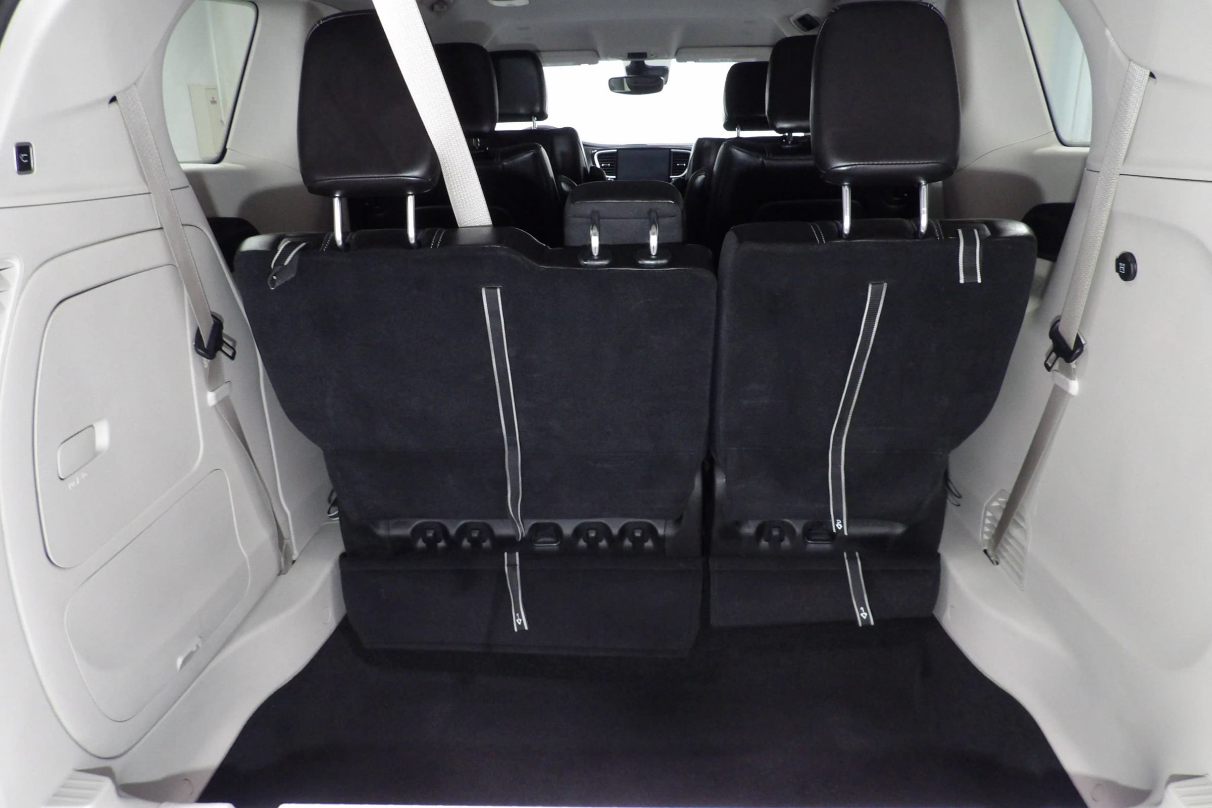 Used 2024 Chrysler Pacifica Limited FWD image 12