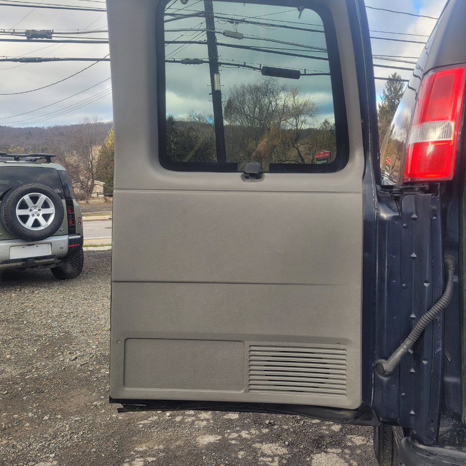 Used 2015 Chevrolet Express 3500 LT w/ LT Preferred Equipment Group image 35